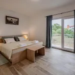 4 Bedroom Gorgeous Home In Vrsi