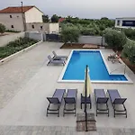 4 Bedroom Gorgeous Home In Vrsi Prázdninový dům *
