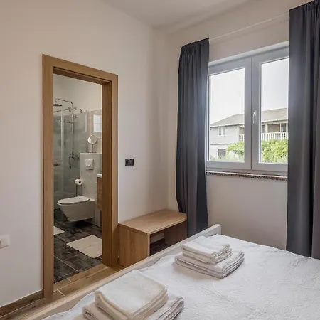 Pet Friendly Home In Vrsi Vrsi