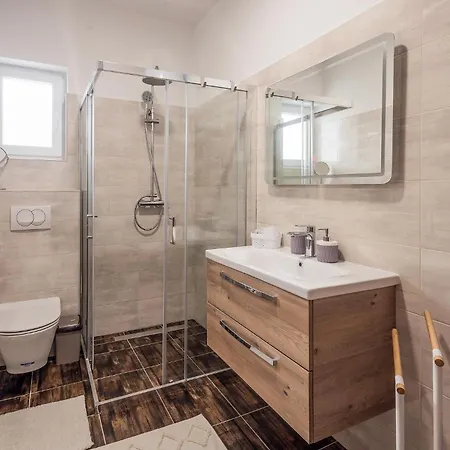 Pet Friendly Home In Vrsi Hébergement de vacances