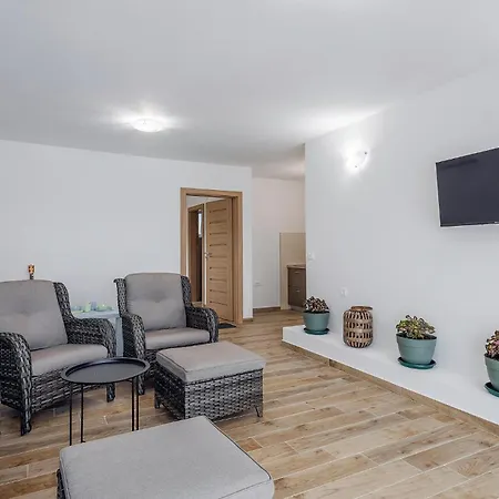 Pet Friendly Home In Vrsi