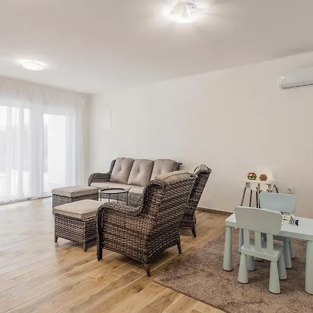 Pet Friendly Home In Vrsi Hébergement de vacances Vrsi