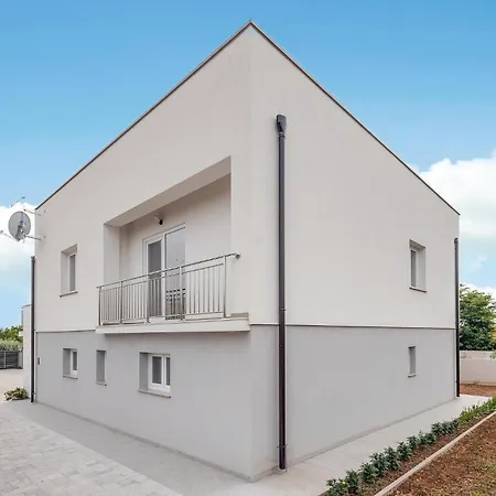 Pet Friendly Home In Vrsi