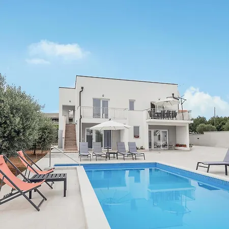 Pet Friendly Home In Vrsi Hébergement de vacances Vrsi