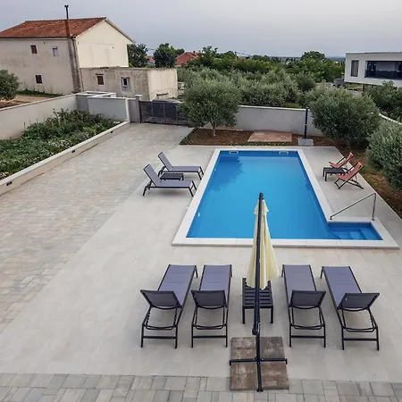 Pet Friendly Home In Vrsi Hébergement de vacances *