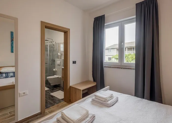 4 Bedroom Gorgeous Home In Vrsi Vrsi