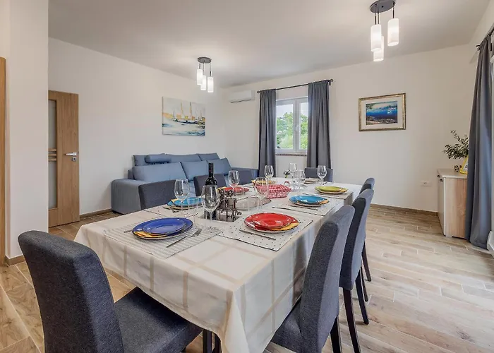 펜션 4 Bedroom Gorgeous Home In Vrsi 브르시