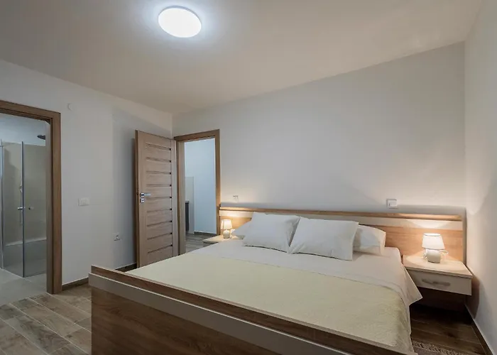 4 Bedroom Gorgeous Home In Vrsi 브르시