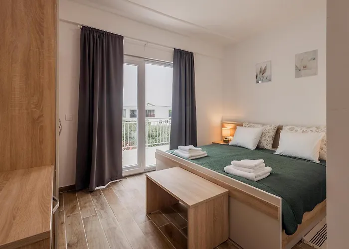 4 Bedroom Gorgeous Home In Vrsi * Vrsi