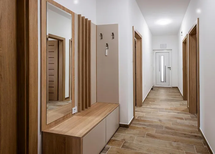 4 Bedroom Gorgeous Home In Vrsi 브르시
