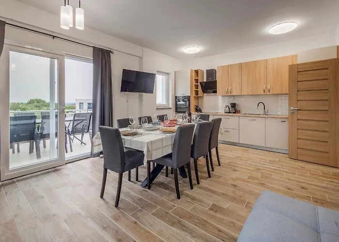 4 Bedroom Gorgeous Home In Vrsi 펜션 브르시
