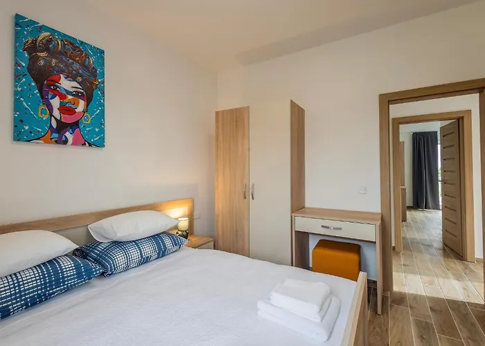 4 Bedroom Gorgeous Home In Vrsi *