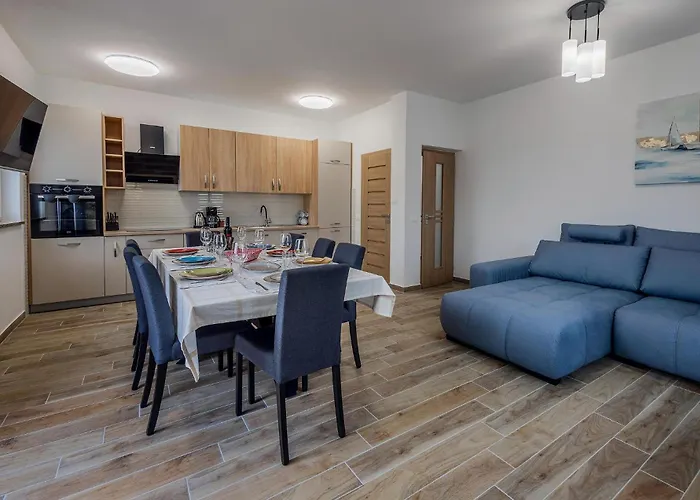 4 Bedroom Gorgeous Home In Vrsi 브르시