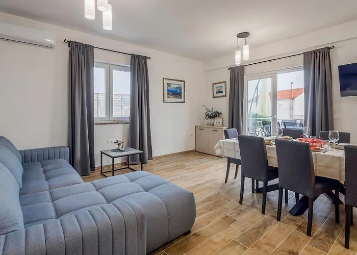 펜션 4 Bedroom Gorgeous Home In Vrsi