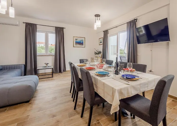 Holiday home 4 Bedroom Gorgeous Home In Vrsi *