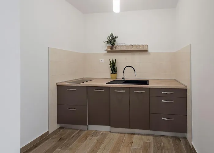 4 Bedroom Gorgeous Home In Vrsi Vrsi