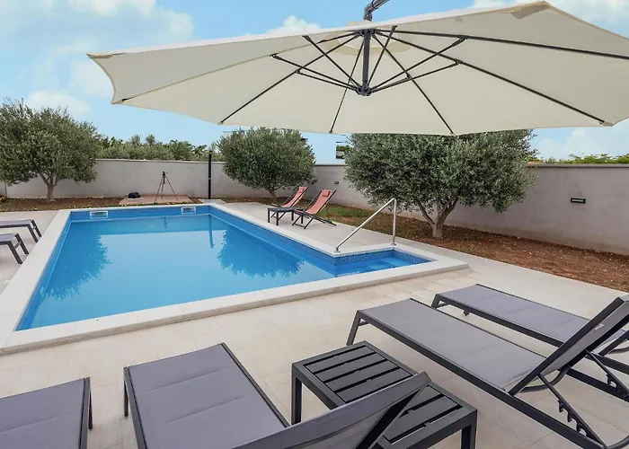4 Bedroom Gorgeous Home In Vrsi 펜션 브르시