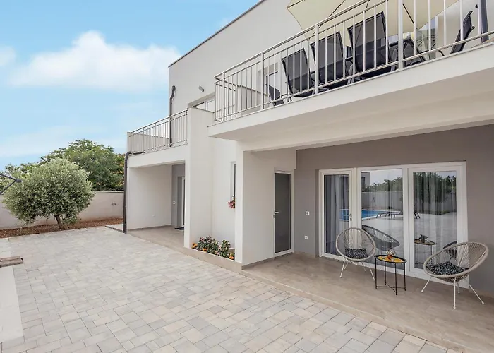 펜션 4 Bedroom Gorgeous Home In Vrsi 브르시