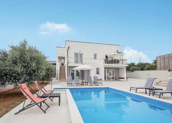 4 Bedroom Gorgeous Home In Vrsi 펜션 브르시