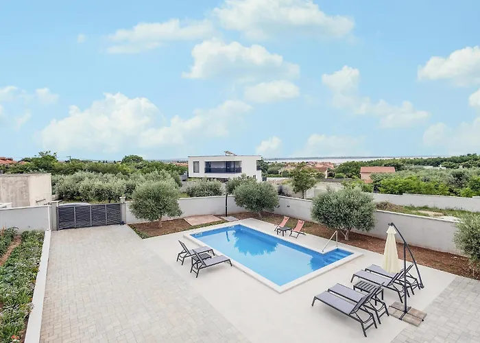4 Bedroom Gorgeous Home In Vrsi * 브르시