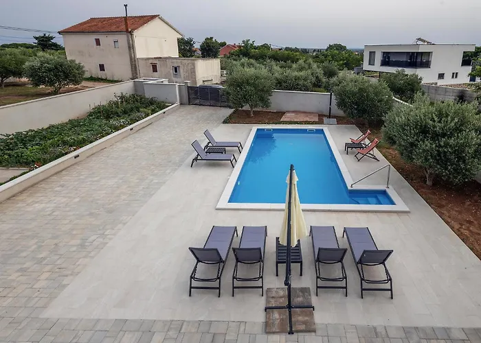 4 Bedroom Gorgeous Home In Vrsi 펜션 *